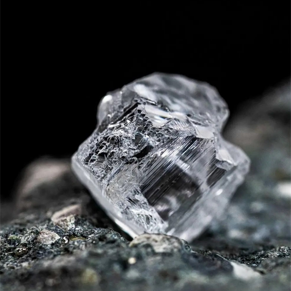 Surové diamanty - Roční hlášení o nakládání 