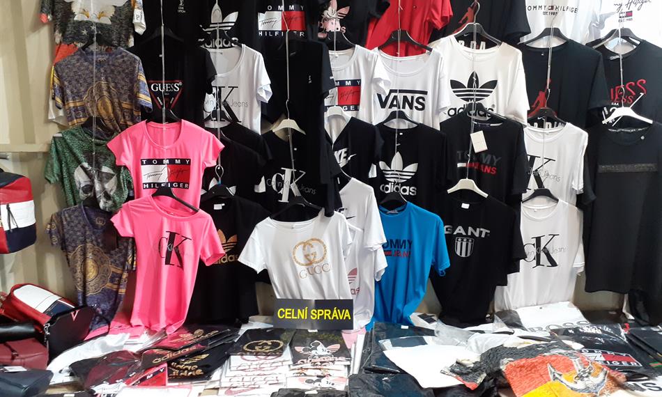 trička, mikiny, padělky