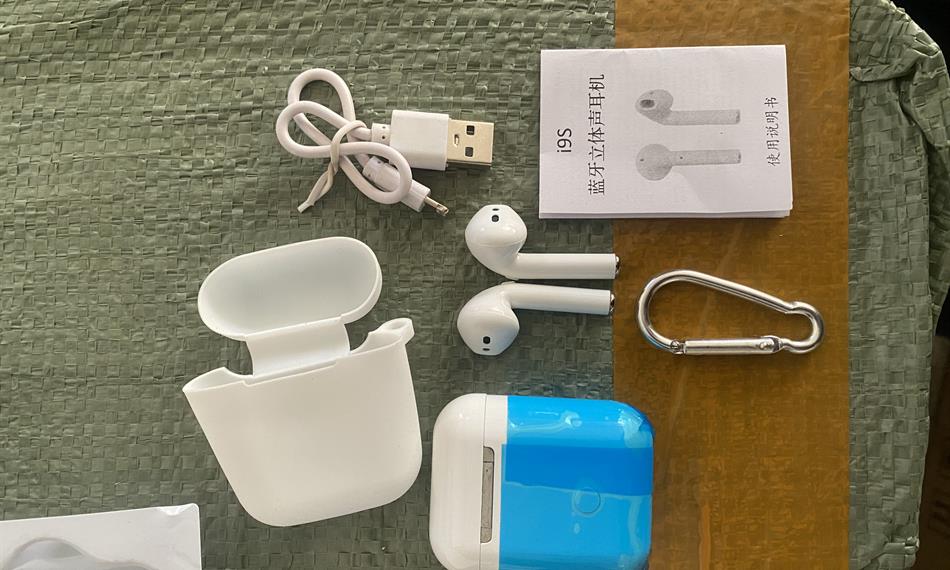 sluchátka s příslušenstvím