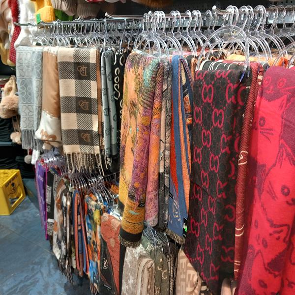 širový výběr zboží obsahující i padělky