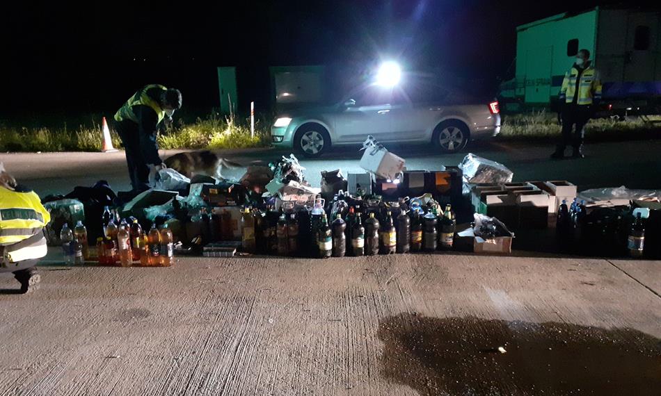 Zboží vyložené na silnici