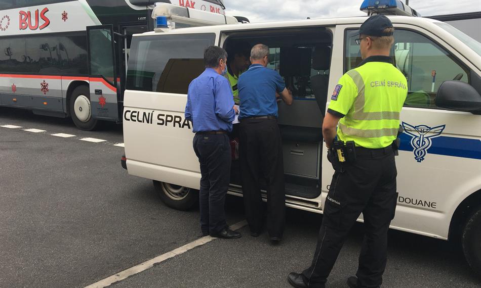 pojízdná kancelář celníků
