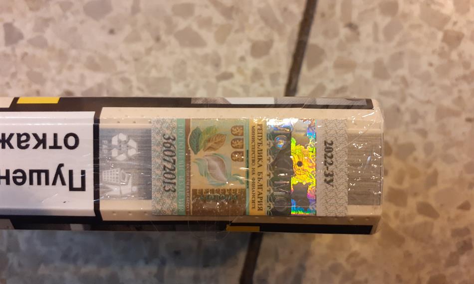 Cigarety s bulharskou tabákovou nálepkou