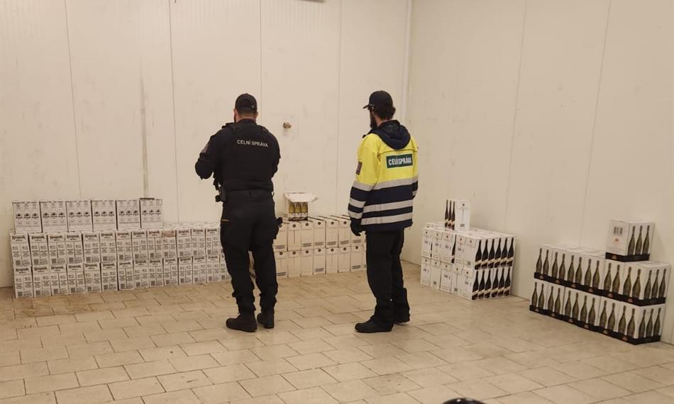 celníci uskladňují alkohol