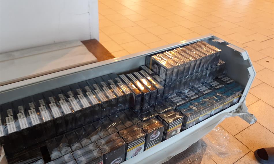 cigarety v boxu na žaluzie 2