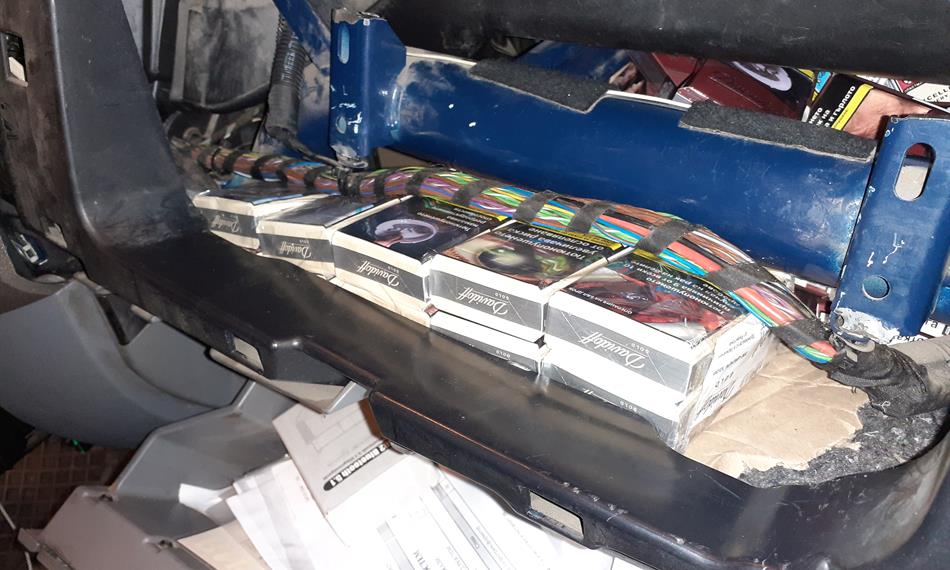 cigarety v palubní desce 1