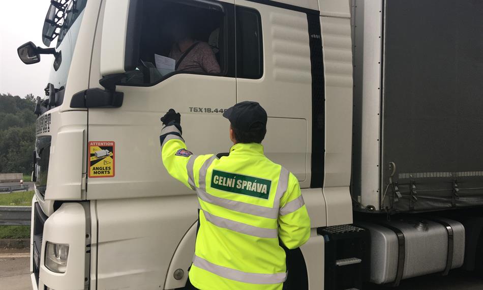 celník požaduje doklady k nákladu