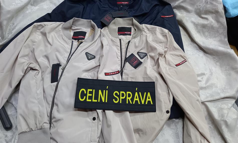 zadržené bundy Prada