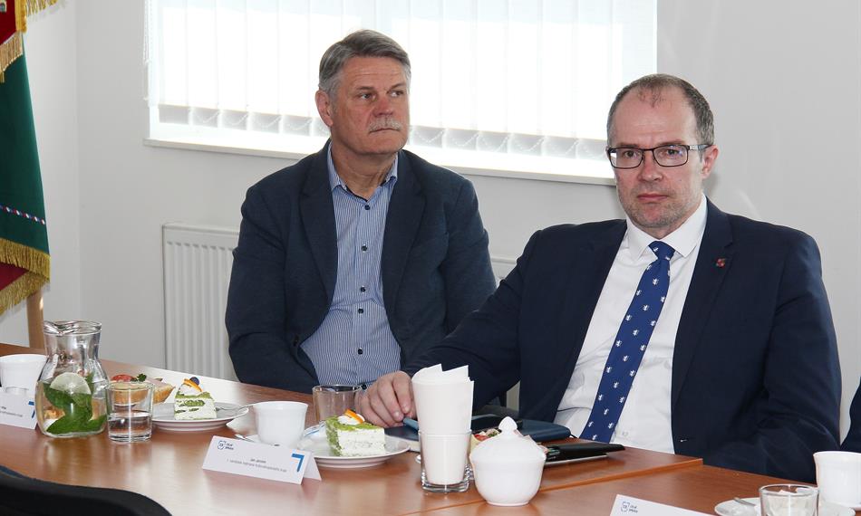 jednání v zasedací místnosti celního pracoviště v Hradci Králové