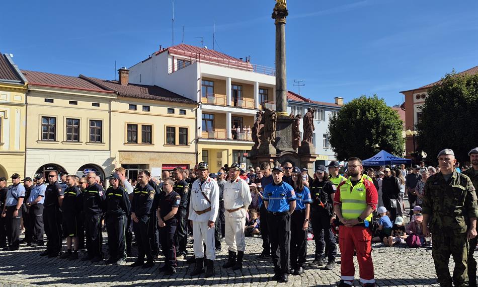 úvodní nástup bezpečnostních a záchranných složek