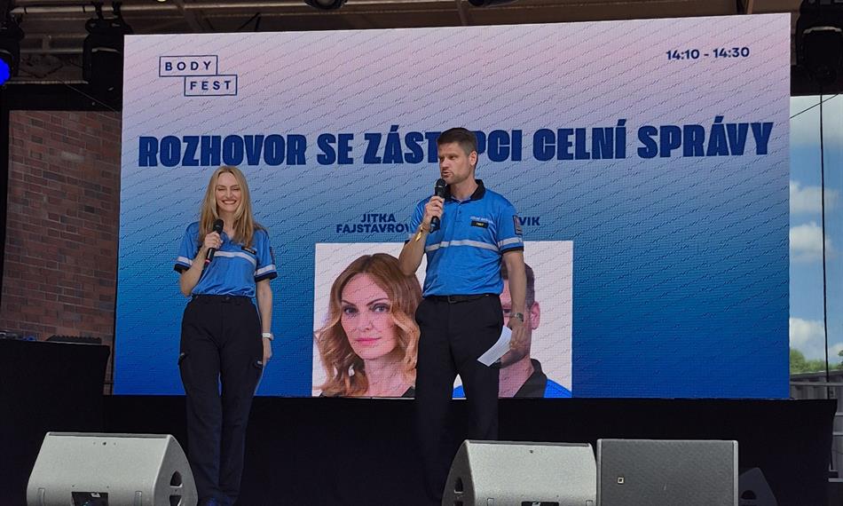 Vystoupení celníků na stagi