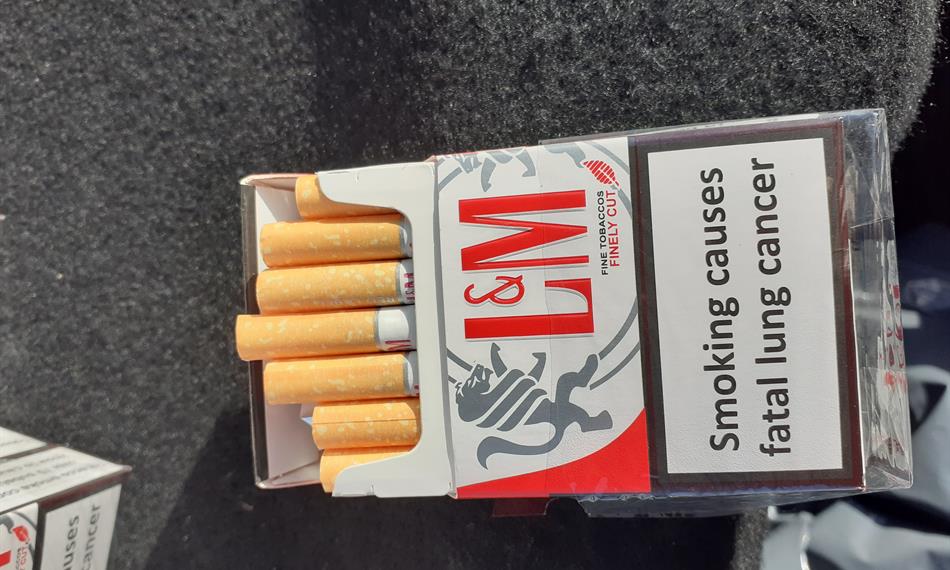 Otevřená krabička cigaret