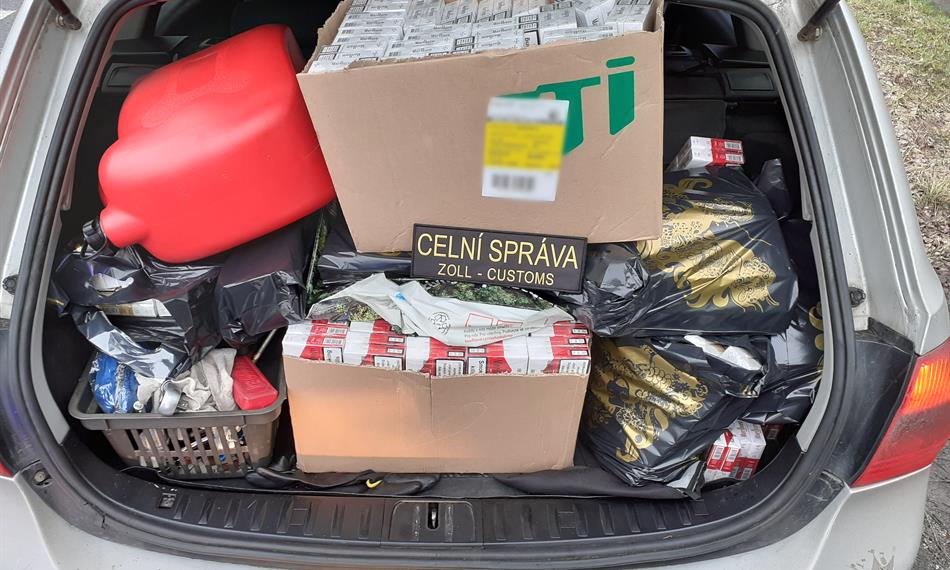 Nalezené cigarety v kufru zastaveného vozidla