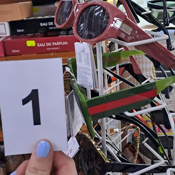 zadržené sluneční brýle