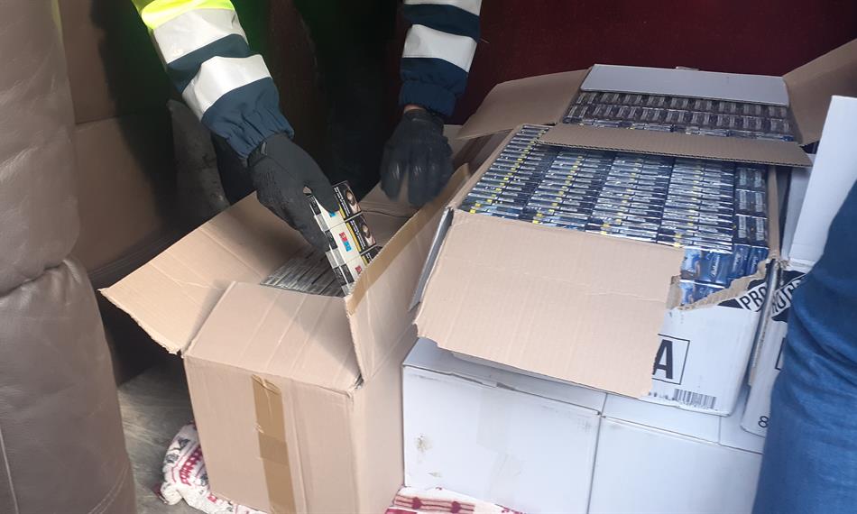 Kartonové krabice s cigaretami