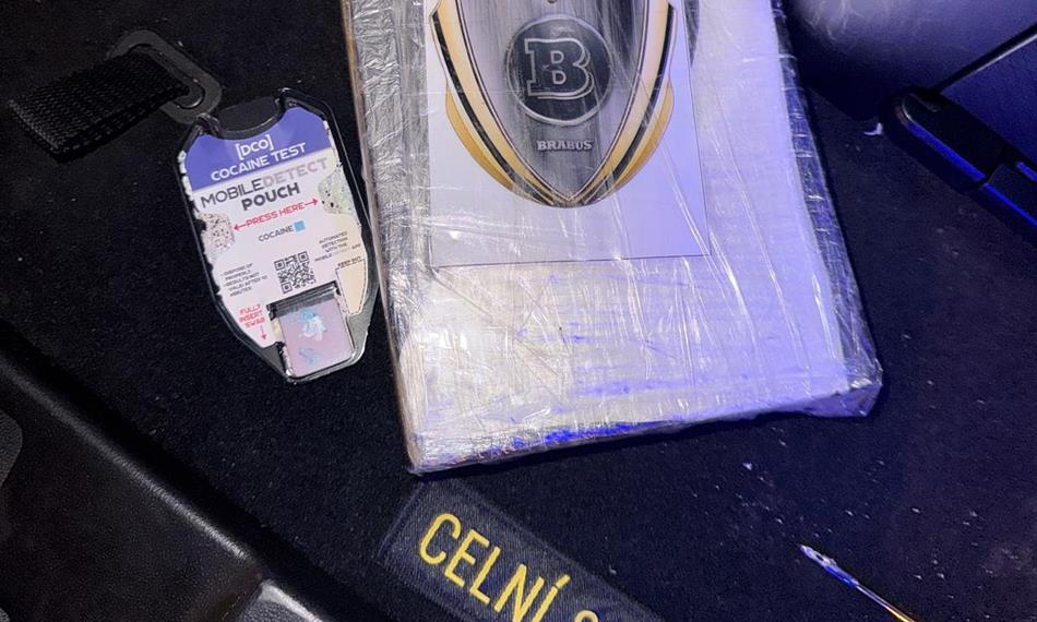 kilogramový balíček kokainu