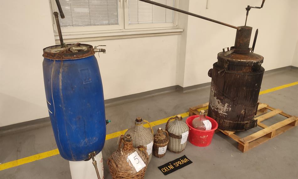 destilační zařízení