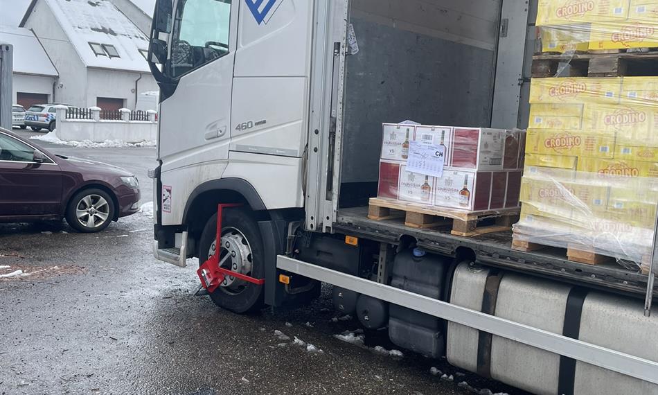 Kontrola kamionu s alkoholickými nápoji
