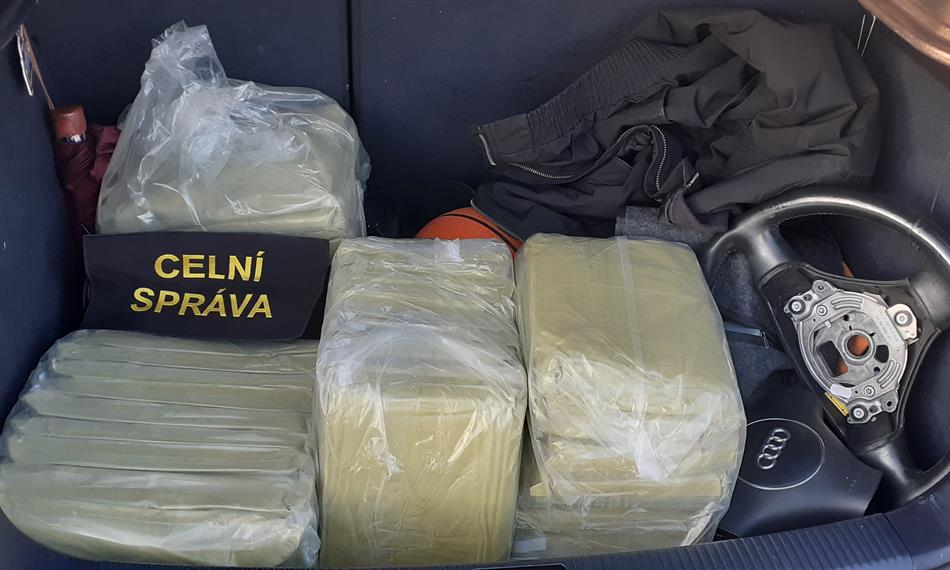 Kratom v kufru 2