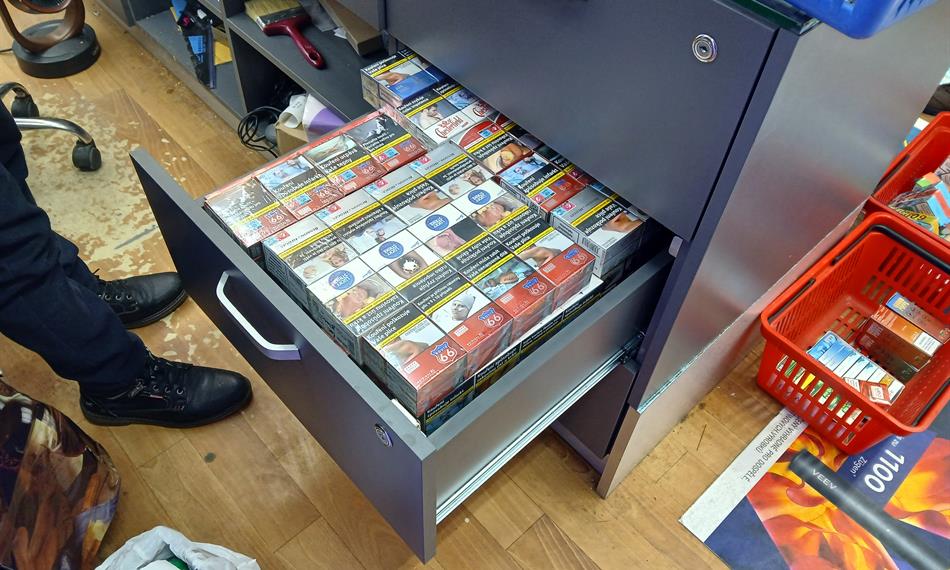 zadržené cigarety v zásuvce
