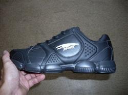 detail boty s překrytým chráněným označením