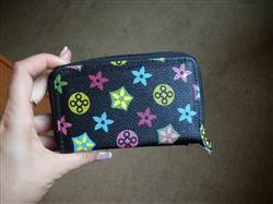 peněženka se znaky LV