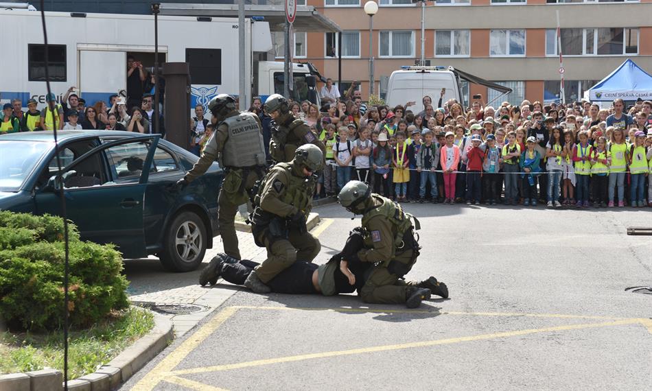 2018-6-27-98Den-otevřených-dveří-GŘC-11.jpg