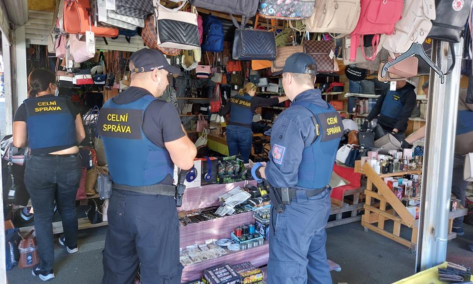 celníci stánek tržnice