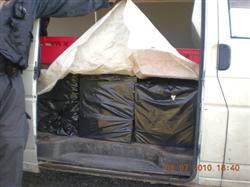 ložené cigarety zakrývá plachta